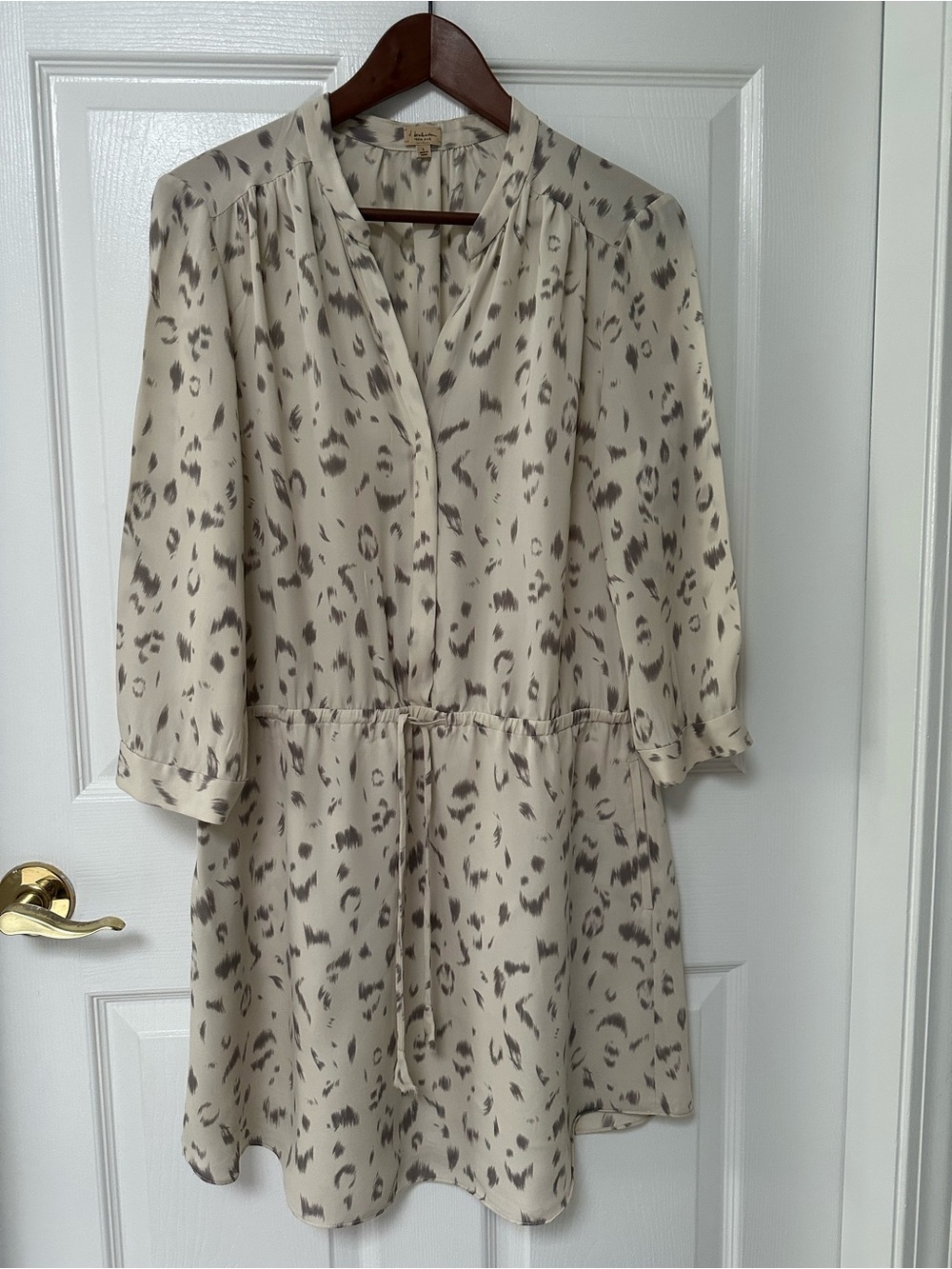 Babaton by Aritzia Bennett 100% Silk Dress Cream Grey Animal Print Size L